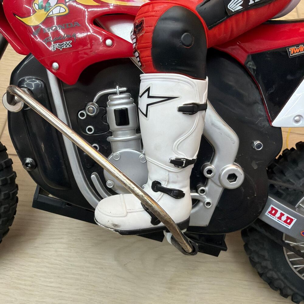 Vintage RadioShack Ricky Carmichael 1/4 Scale R/C Dirt Bike Honda Untested - Picture 6 of 17